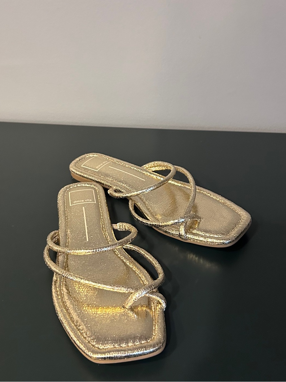Dolce Vita Strappy Flat Sandals Gold Metallic Size 9.5